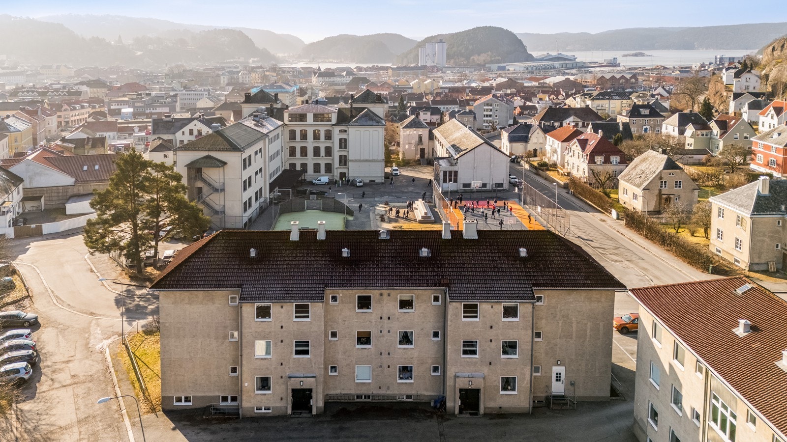 Karl Johans gate borettslag er tilknyttet Halden Boligbyggelag og består av 2 boligblokker med totalt 25 andeler Galleribilde