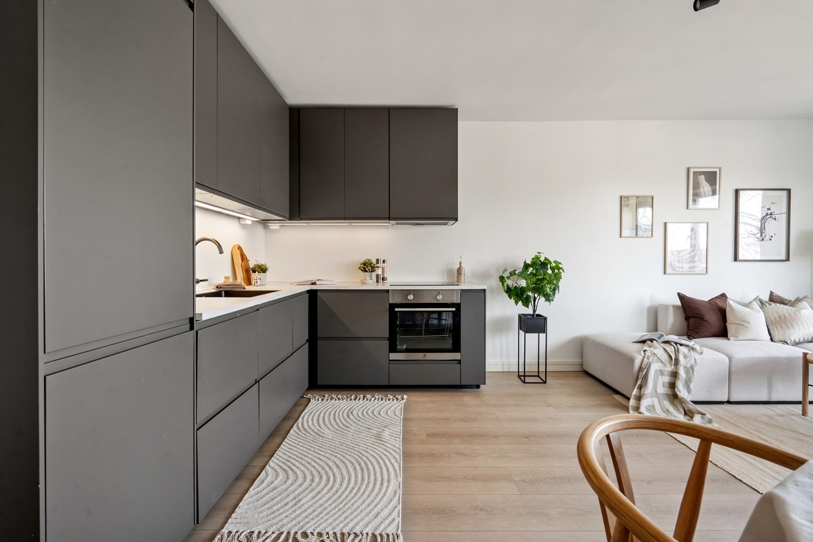 Delikat kjøkken med god skapplass Galleribilde