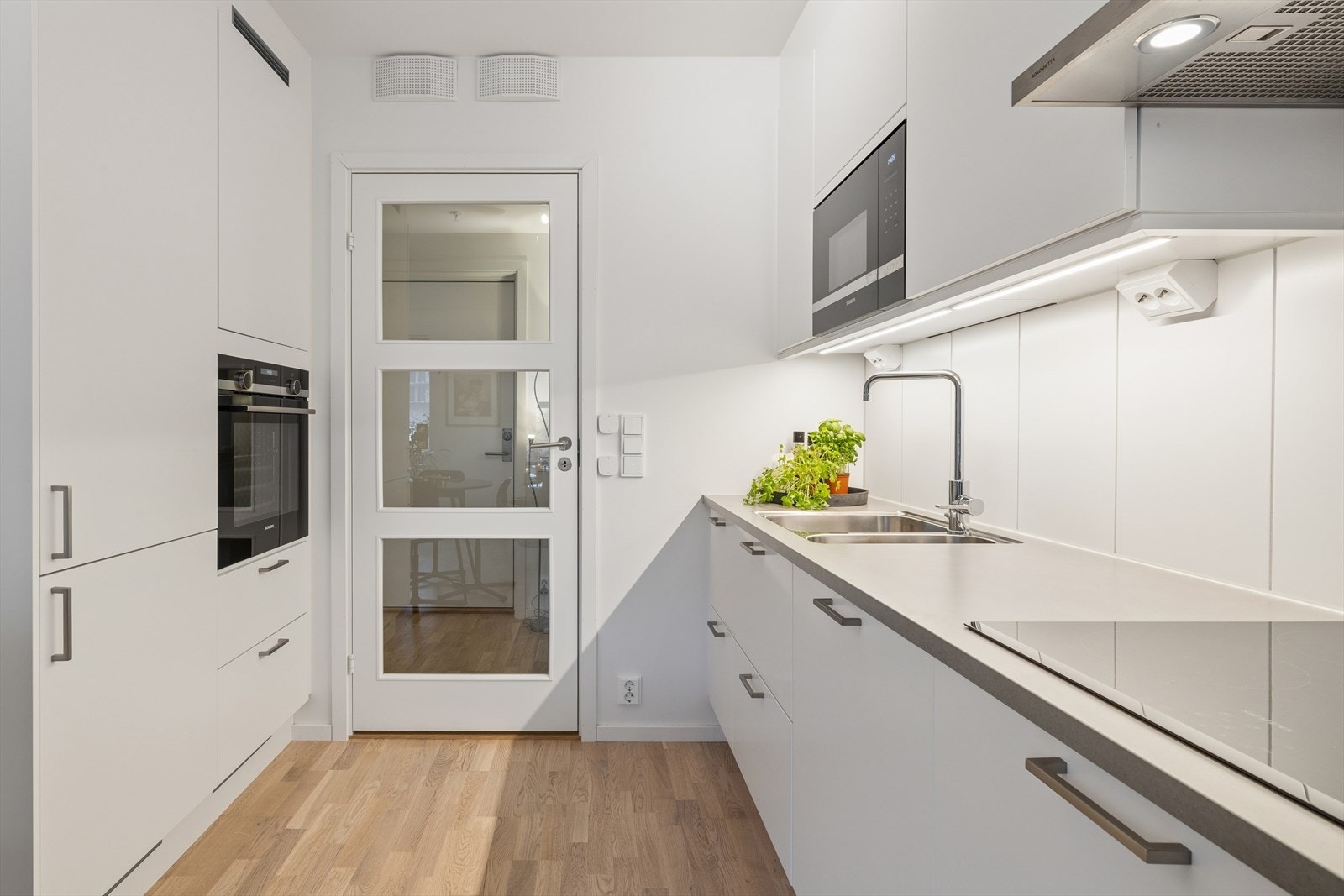 Ovn i behagelig ståhøyde. Galleribilde