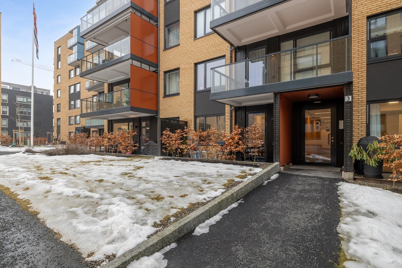 Inngangsparti. Galleribilde