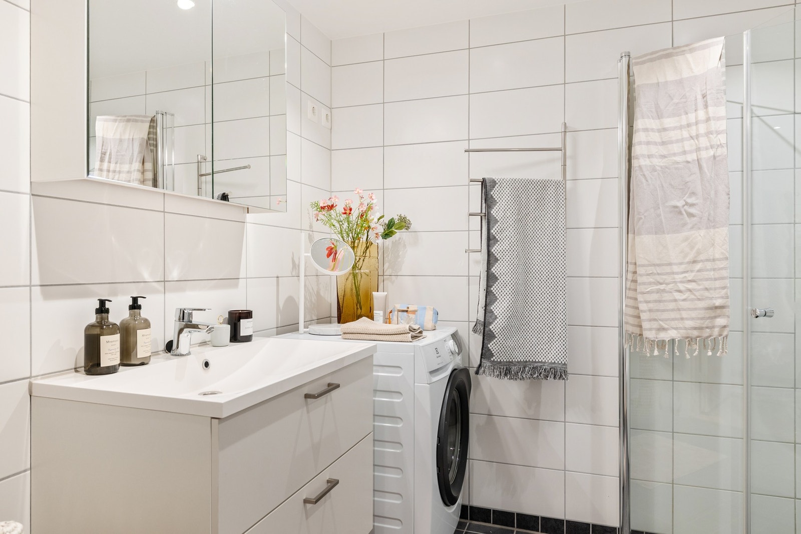 Varmekabler i baderomsgulv sørger for en god lunk året rundt. Galleribilde