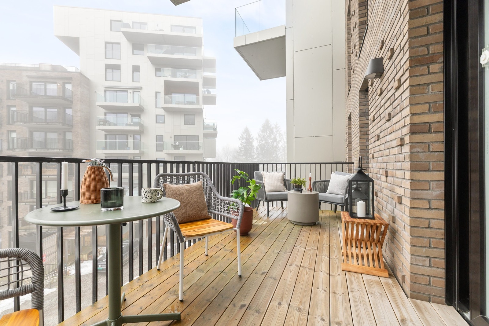 God plass til flere sosiale soner, med en beliggenhet som vender ut mot indre gårdsrom. Galleribilde