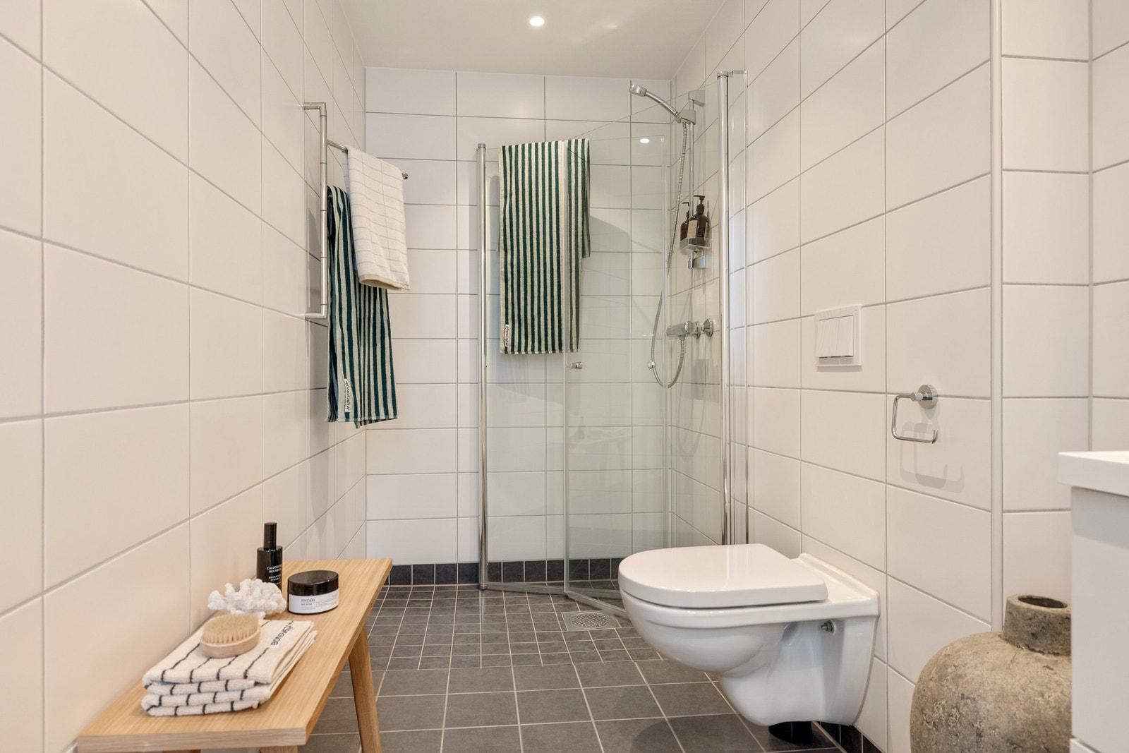 Begge bad er av god størrelse, så det ene ikke oppleves å gå på bekostning av det andre. Galleribilde