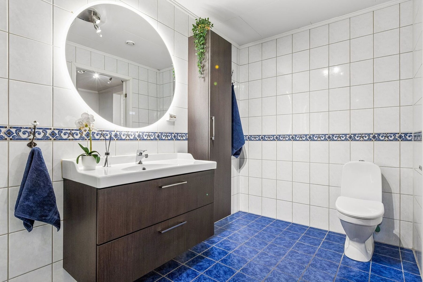 Flislagt baderom på hele 7 kvadratmeter. Galleribilde