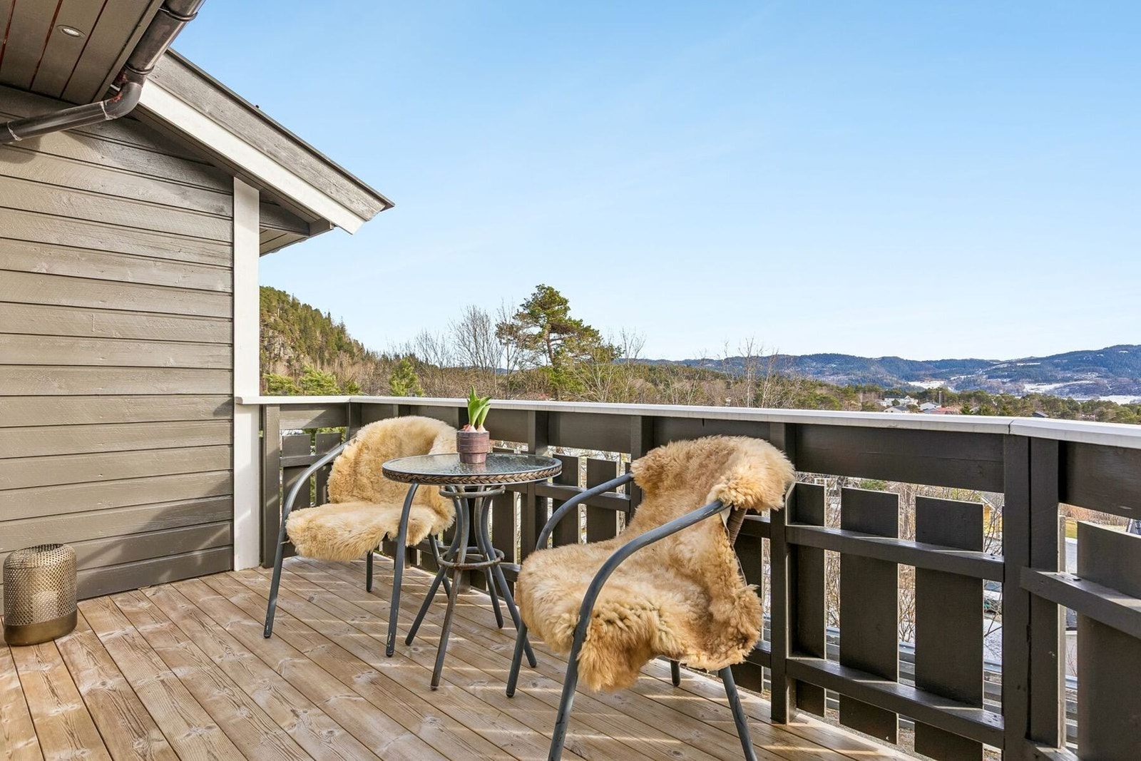 Sørøstvendt balkong på 6 kvadratmeter. Galleribilde