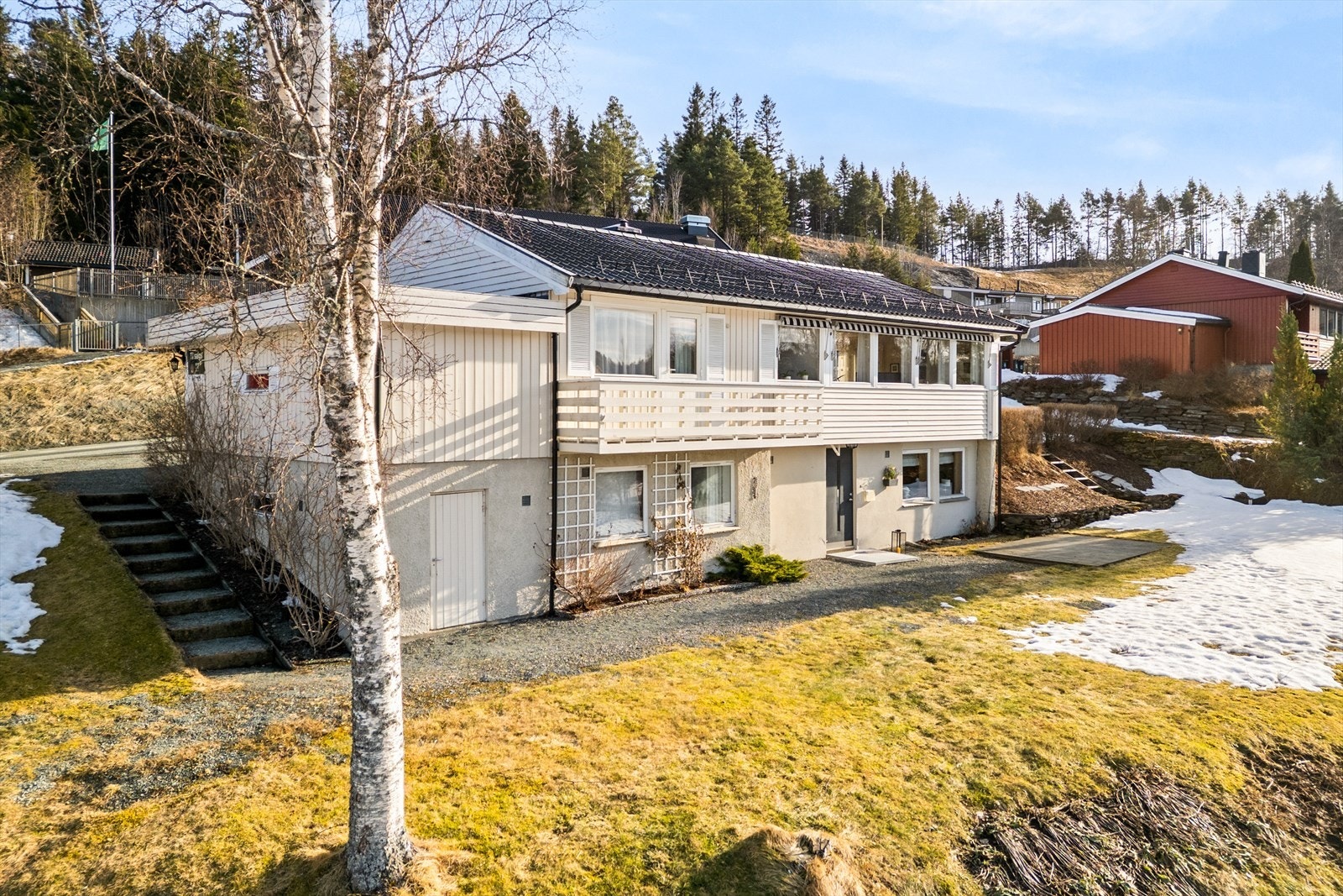 Eneboligen går over 2 plan, med flott beliggenhet i Klæbu. Galleribilde