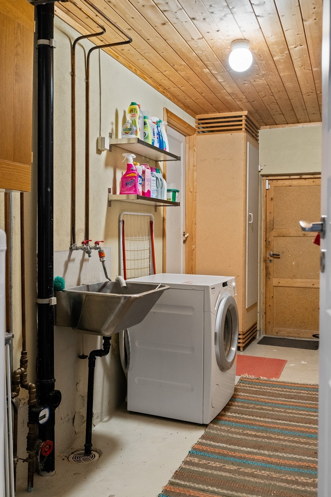 Vaskerom i underetasjen på vaskerom på 8 kvm. Galleribilde