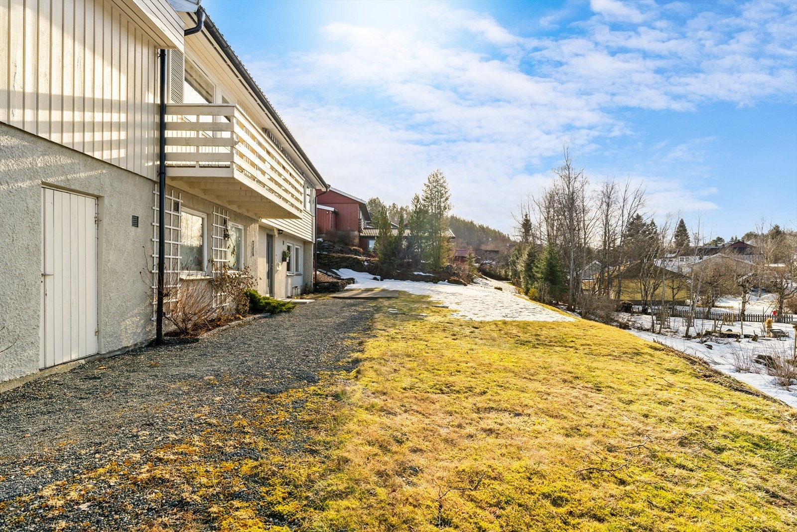I tilknytning til skoleområdet ligger også Sørborgen kunstgressbane og Klæbuhallen, som byr på gode idretts- og aktivitetstilbud for barn og unge. Galleribilde