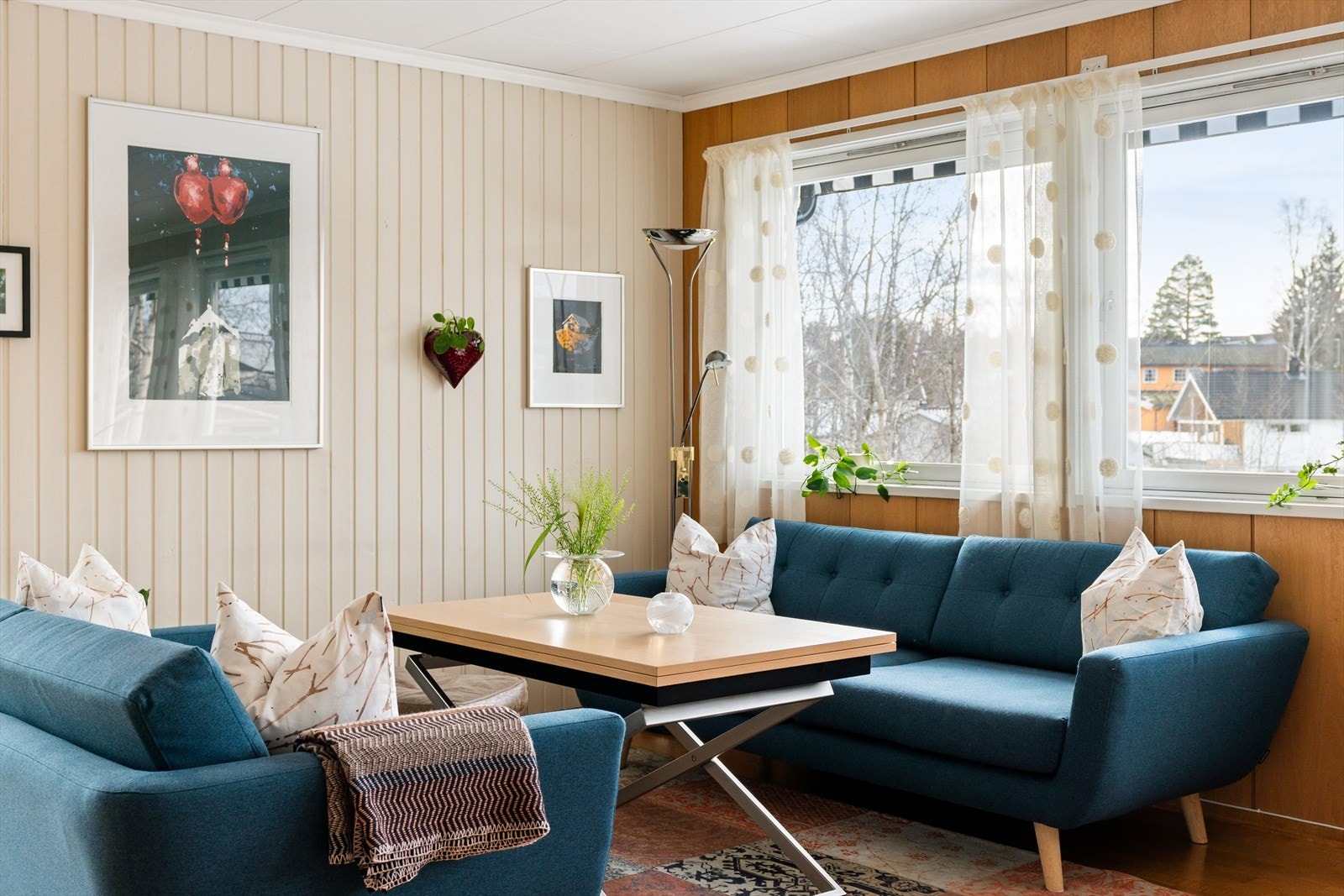 Naturlig plassering av sofagruppe. Galleribilde