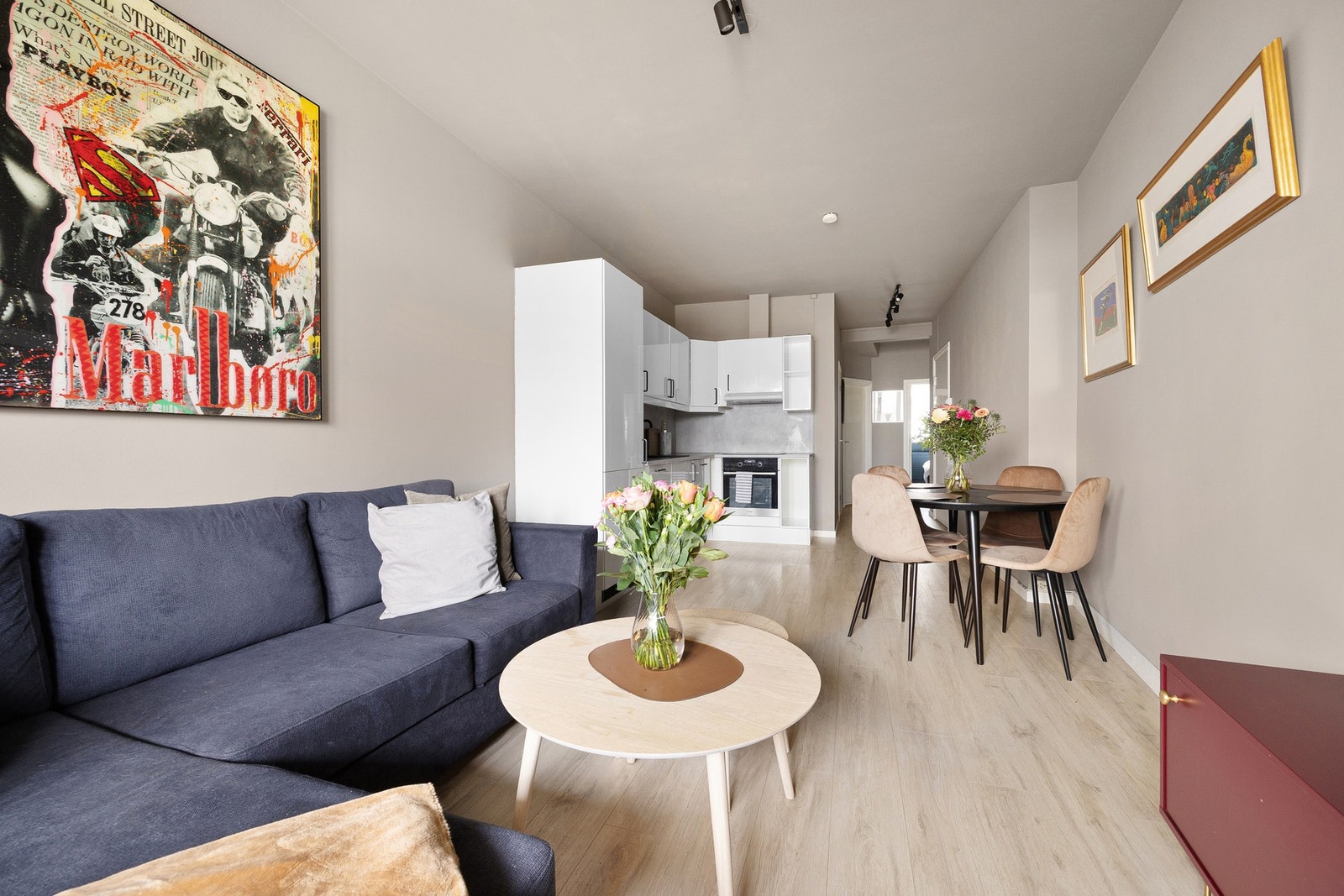 Eier opplyser om at nytt gulv ble lagt i 2025. Galleribilde