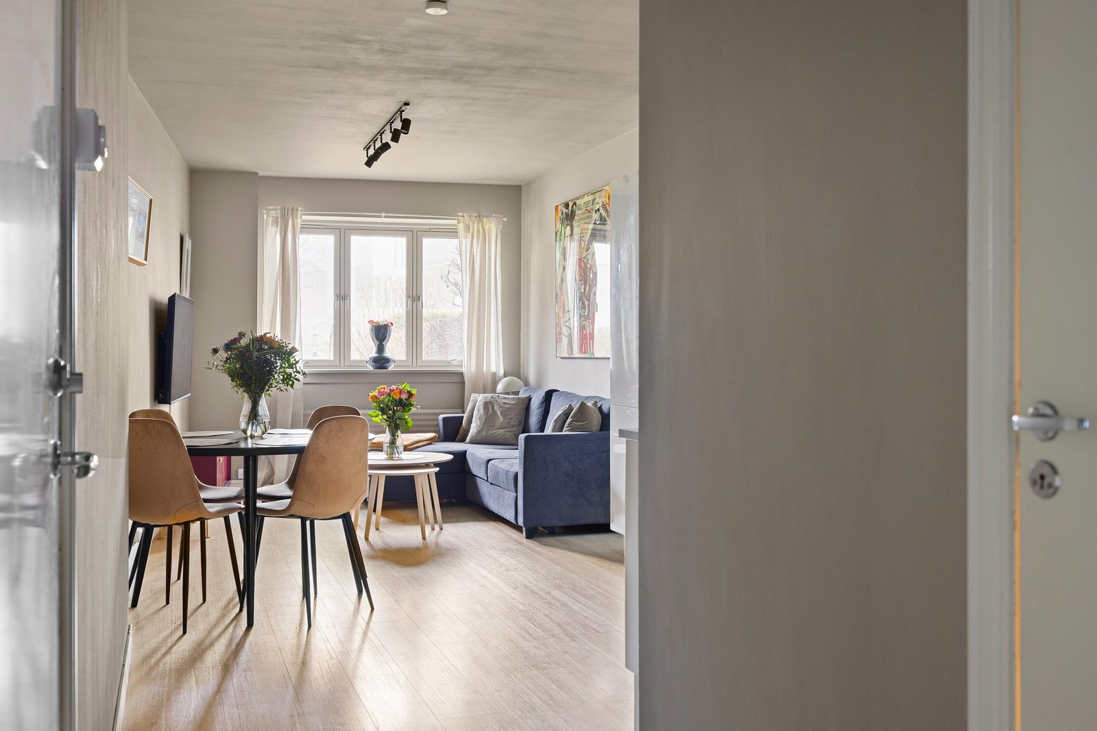 Nærmeste nabo er Frognerparken som en forlengelse av bakgården for beboerne. Galleribilde