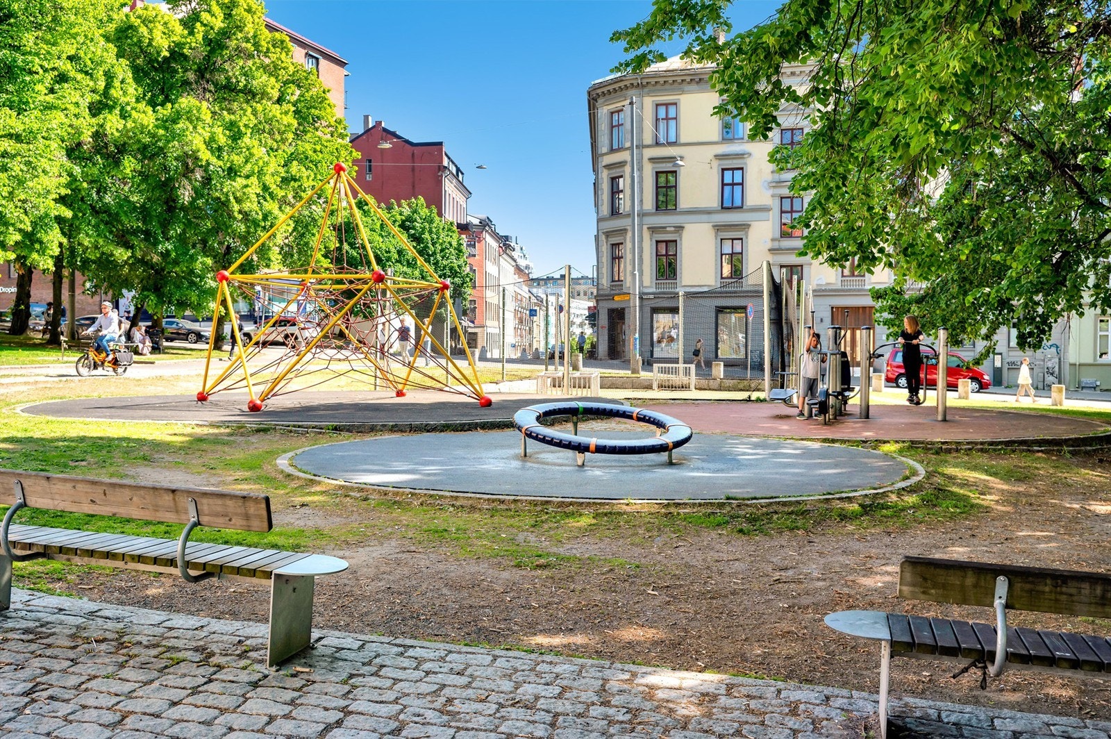 Området byr på flere grønne lunger og lekeplasser for rekreasjon. Galleribilde