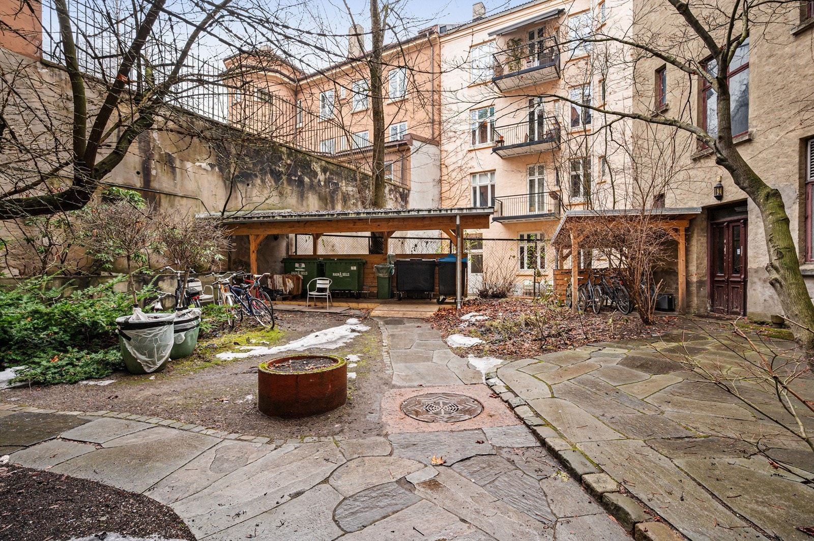 Leiligheten disponerer to loftsboder med en samlet gulvflate på 12,4 m². Galleribilde