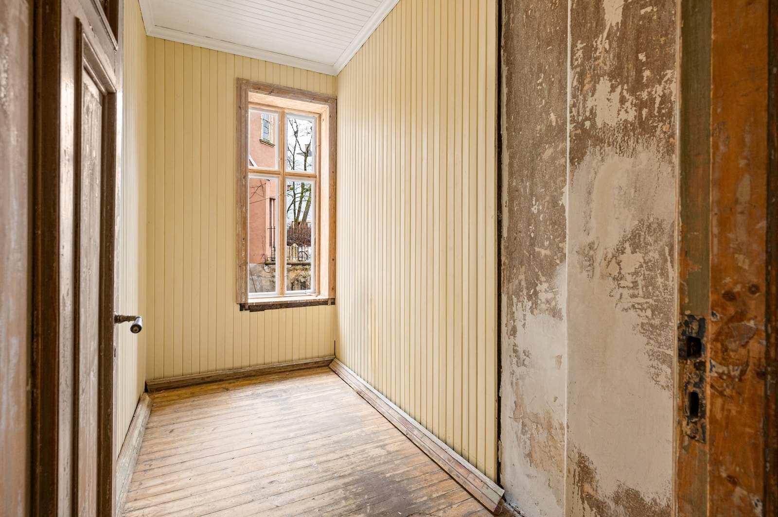 Et mindre rom som kan fungere som bod eller walk-in-closet. Galleribilde