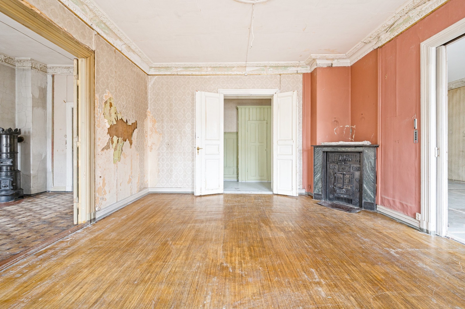 En kamin gir et klassisk preg og en ekstra oppvarmingskilde. Galleribilde