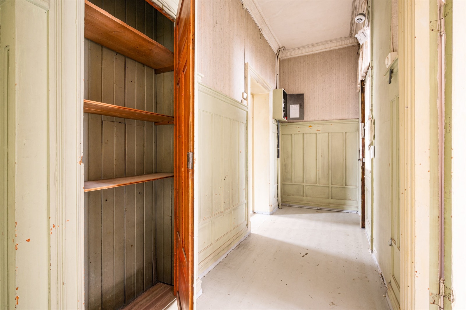 Flere innebygde skap gir praktiske lagringsmuligheter i gangen. Galleribilde