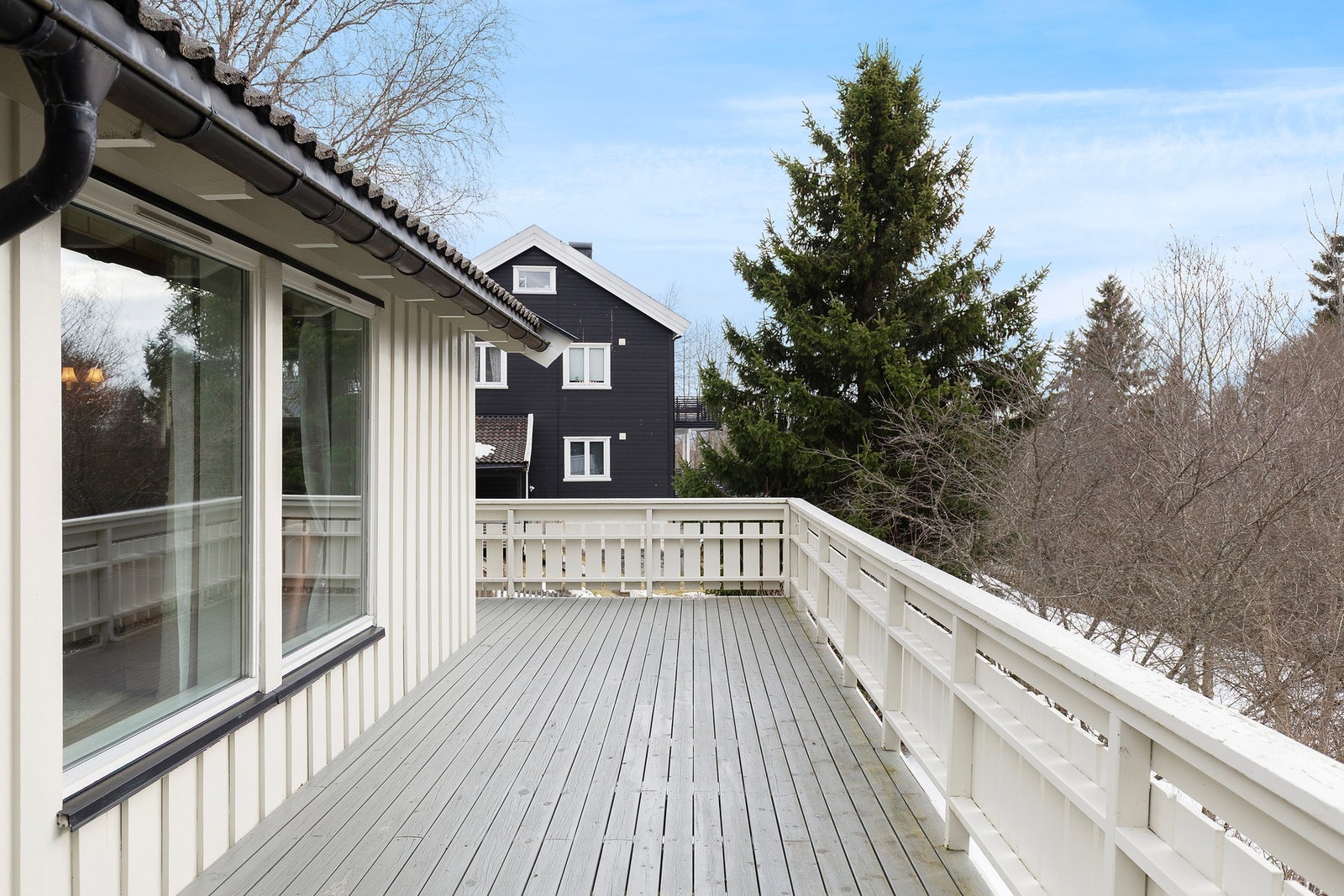 Terrassene er vendt mot grønne omgivelser. Galleribilde