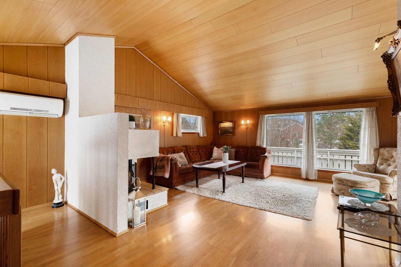 Boligen inneholder 3 stuer. Stuen i tilbygget måler 31 kvm, og har god takhøyde og store vindusflater. Galleribilde