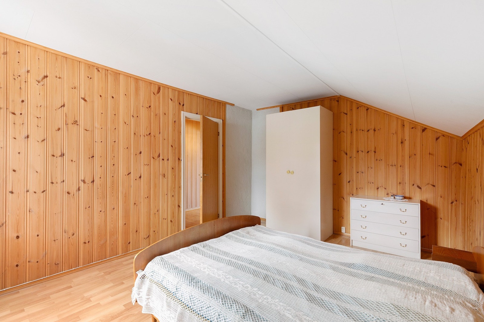 Begge soverommene har medfølgende garderobeløsninger. Galleribilde