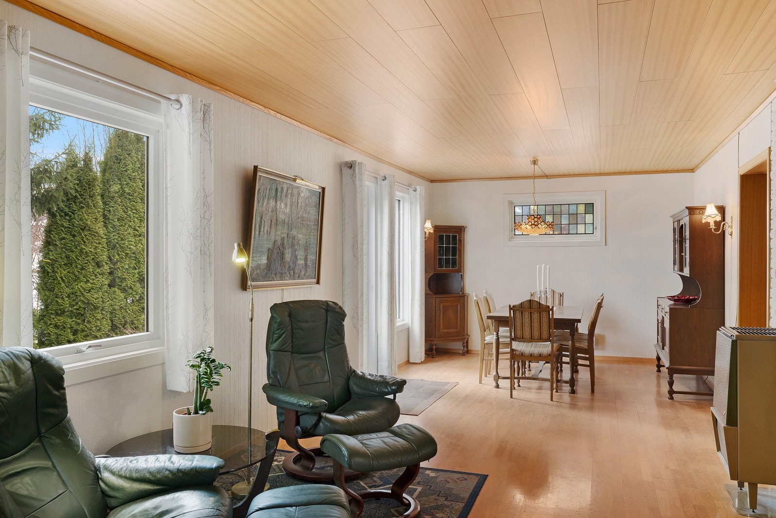 Den andre stuen er tilknyttet på samme plan. Den måler 25,5 kvm, og kan være naturlig for spisestue i tilknytning kjøkkenet. Galleribilde