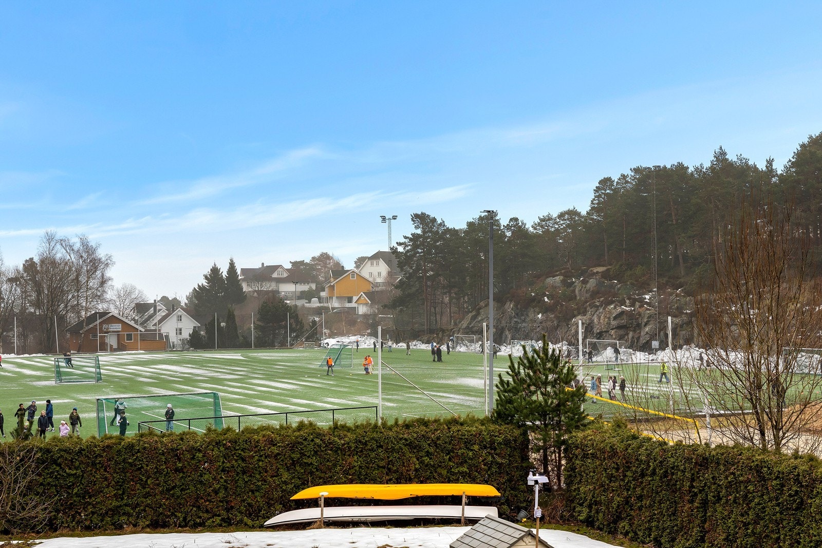 Kort og trygg skolevei til Holvika skoler, idrettsanlegg (turn og flerbrukshall, kunstgressbane og tennisbane). Galleribilde