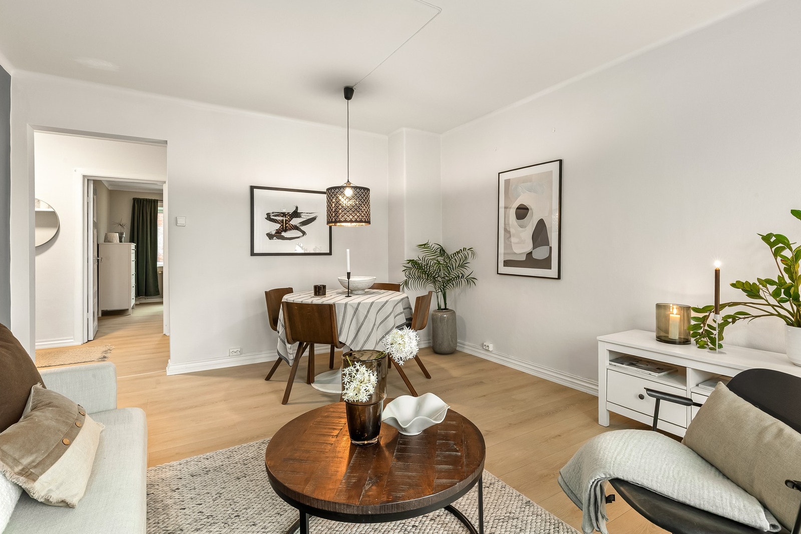 Det er plass til spisebord. Galleribilde