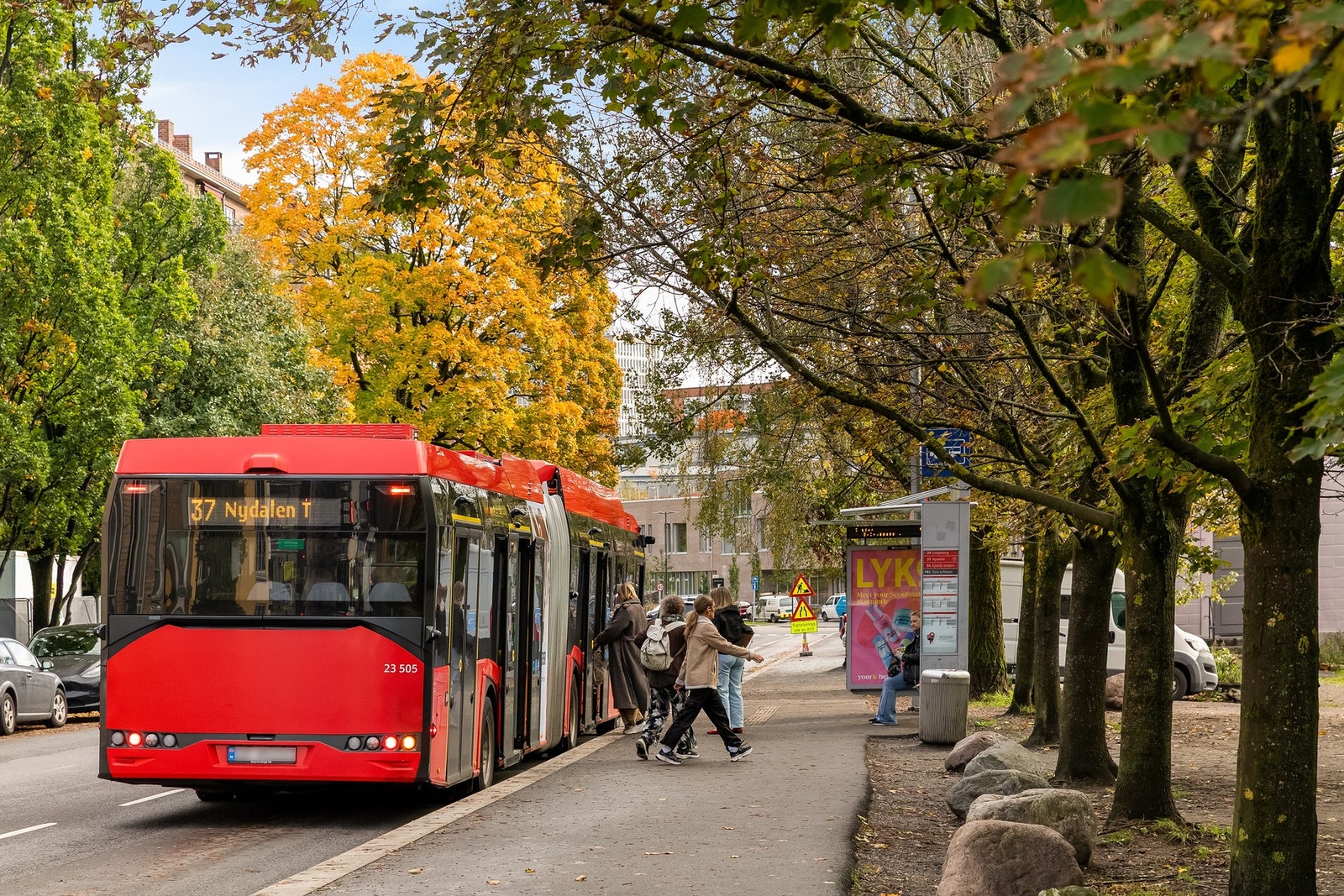 Sagene har svært gode kollektivforbindelser. Fra nærliggende holdeplasser som Voldsløkka, Advokat Dehlis plass og Arendalsgata. Galleribilde