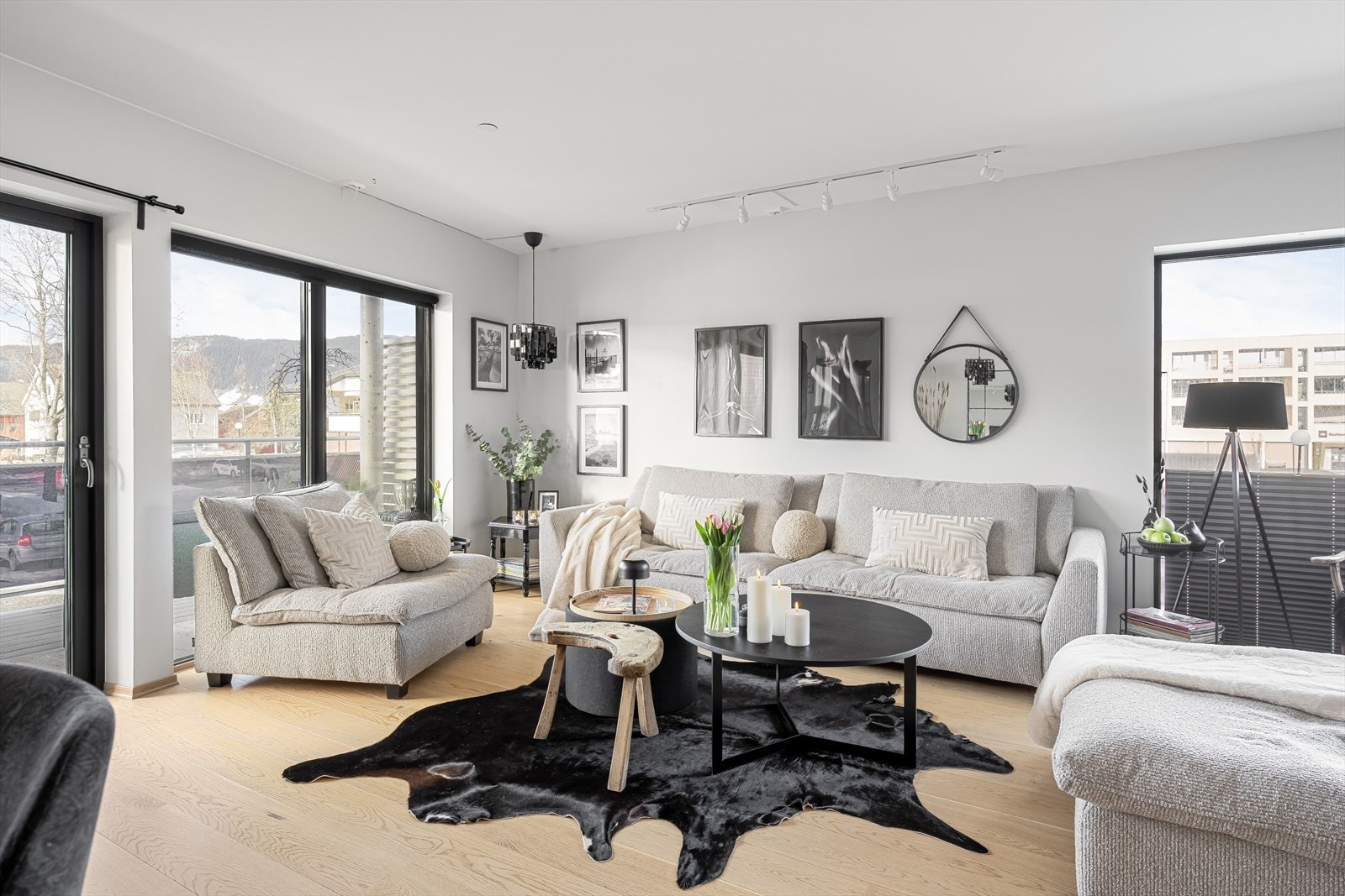 Leiligheten ligger på enden og kommer ekstra godt ut med flere vindusflater Galleribilde