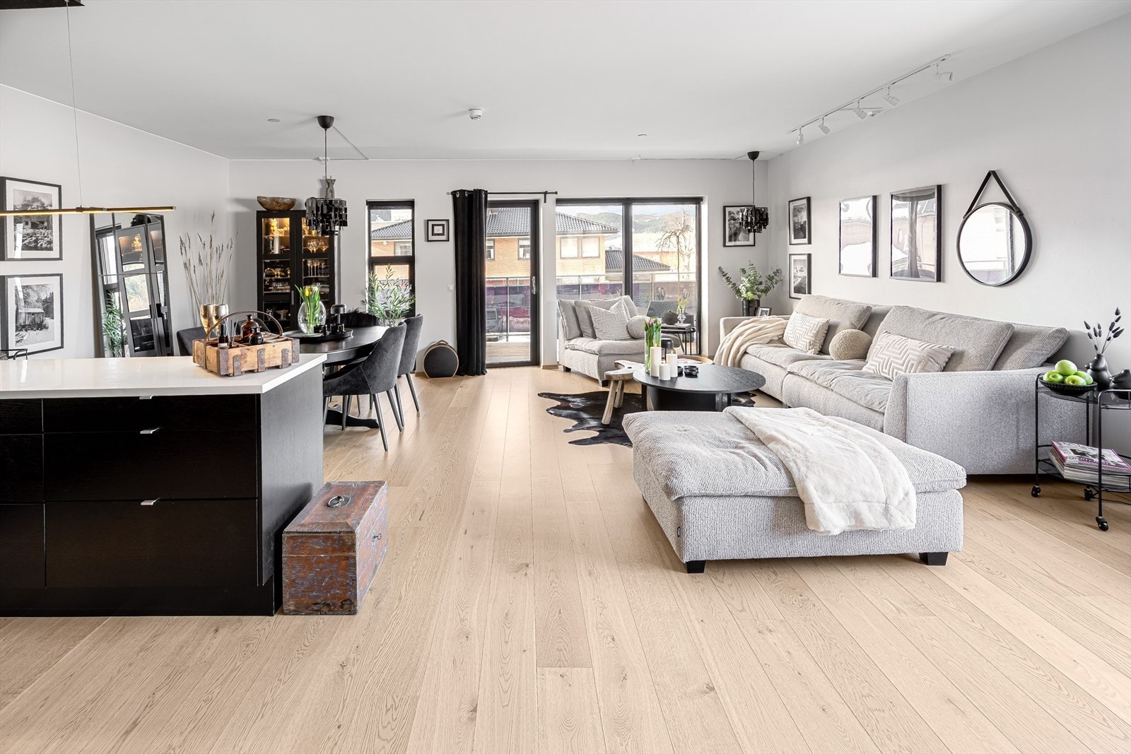 Den store stue/-kjøkkenløsningen er på 42 kvm Galleribilde