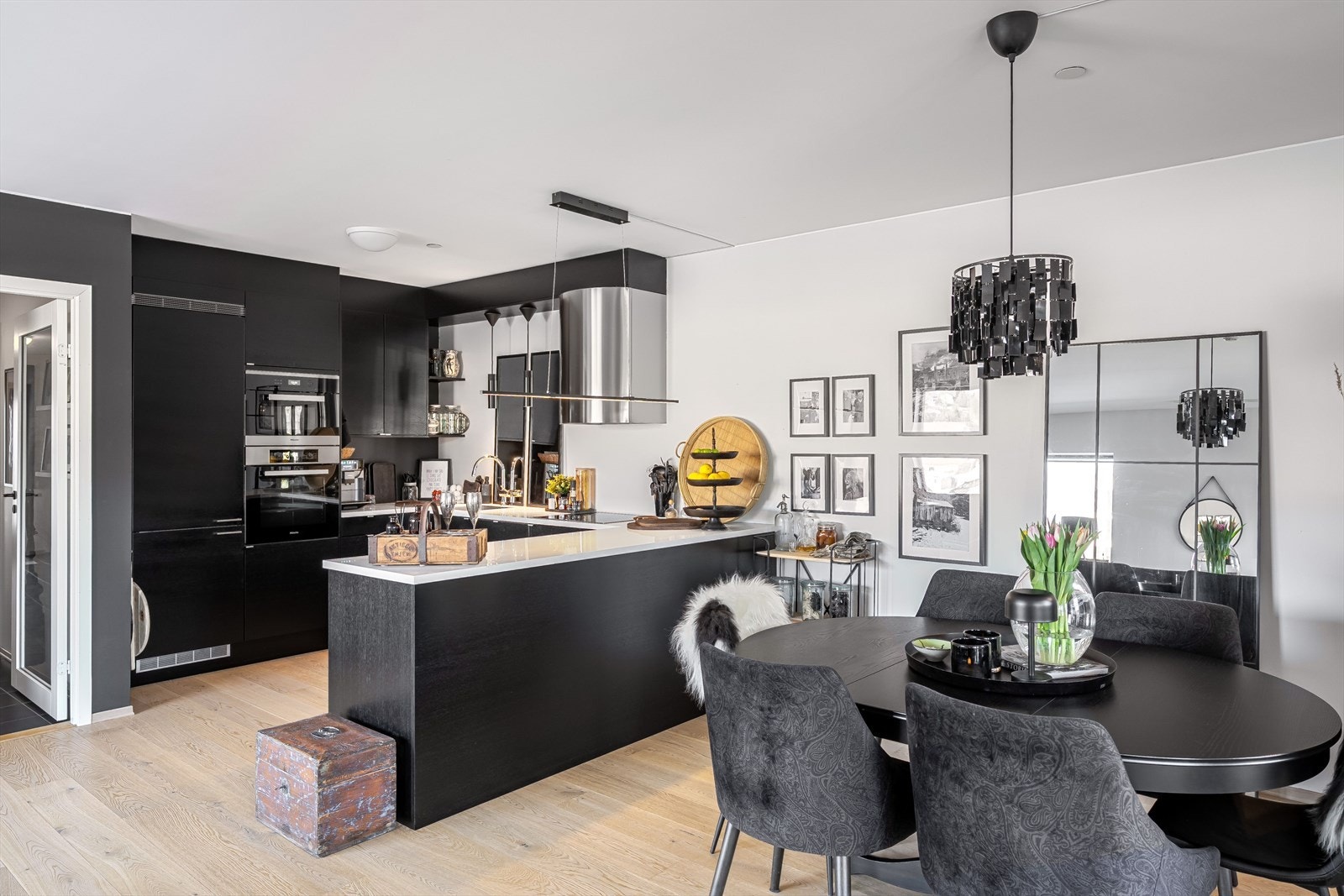 Med 42 kvm er det god plass til større spisegruppe. Galleribilde