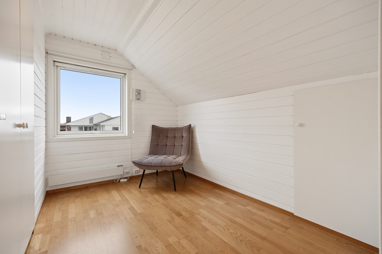 Alle soverommene har malte overflater og laminat- eller parkettgulv. Galleribilde