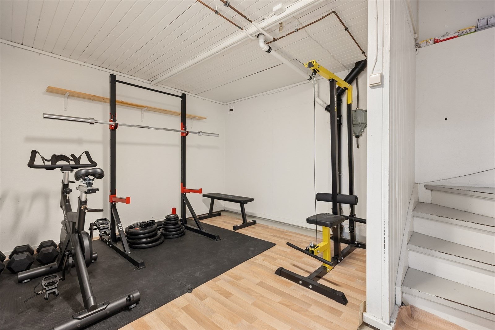 Et av kjellerrommene er i dag innredet som treningsrom. Rommet er klassifisert som tilleggsdel. Galleribilde
