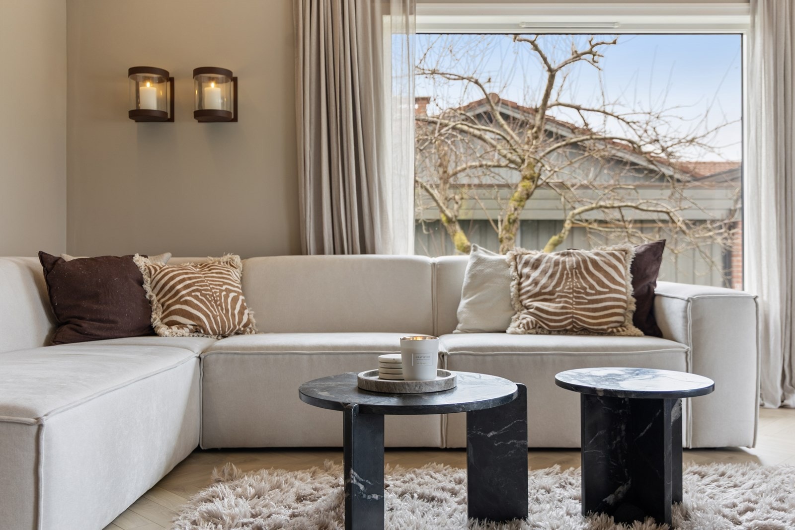 Detaljer og materialvalg skaper en helhetlig og behagelig atmosfære. Galleribilde