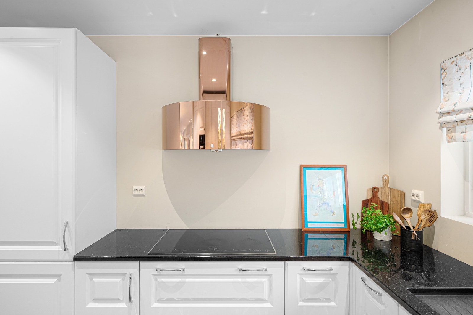 Kjøkken er oppmålt til 11,4 kvadratmeter. Galleribilde