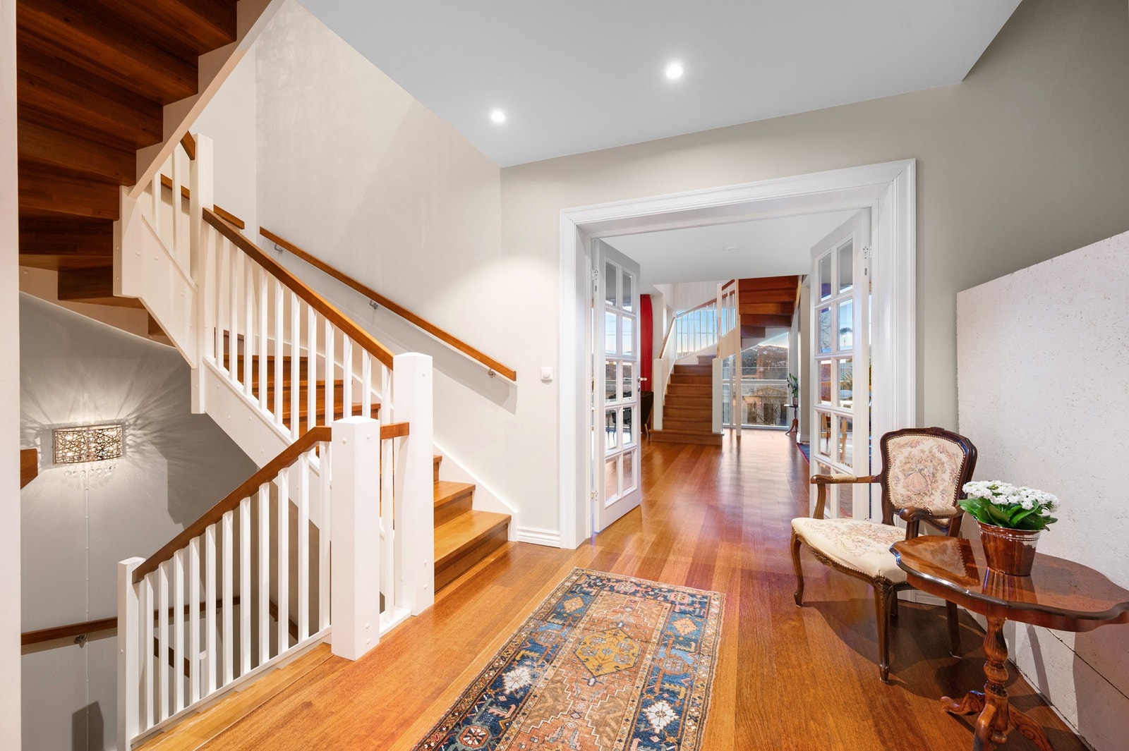 Klargjort med heissjakt fra kjeller til øverste etasje. Det er ikke installert heis. Galleribilde