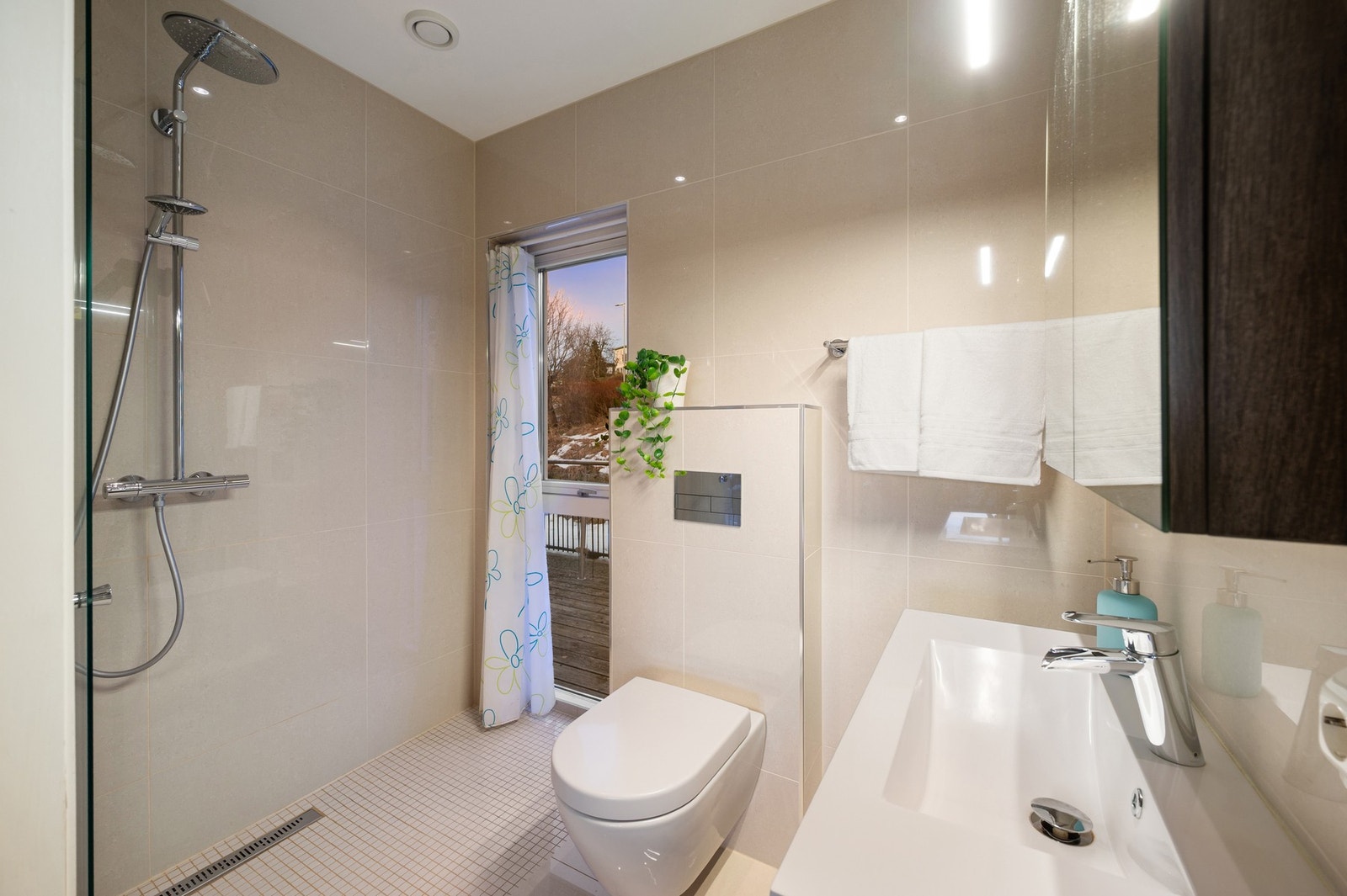 Full tilstandsrapport er vedlagt salgsoppgave som ligger vedlagt finn-annonse. Galleribilde