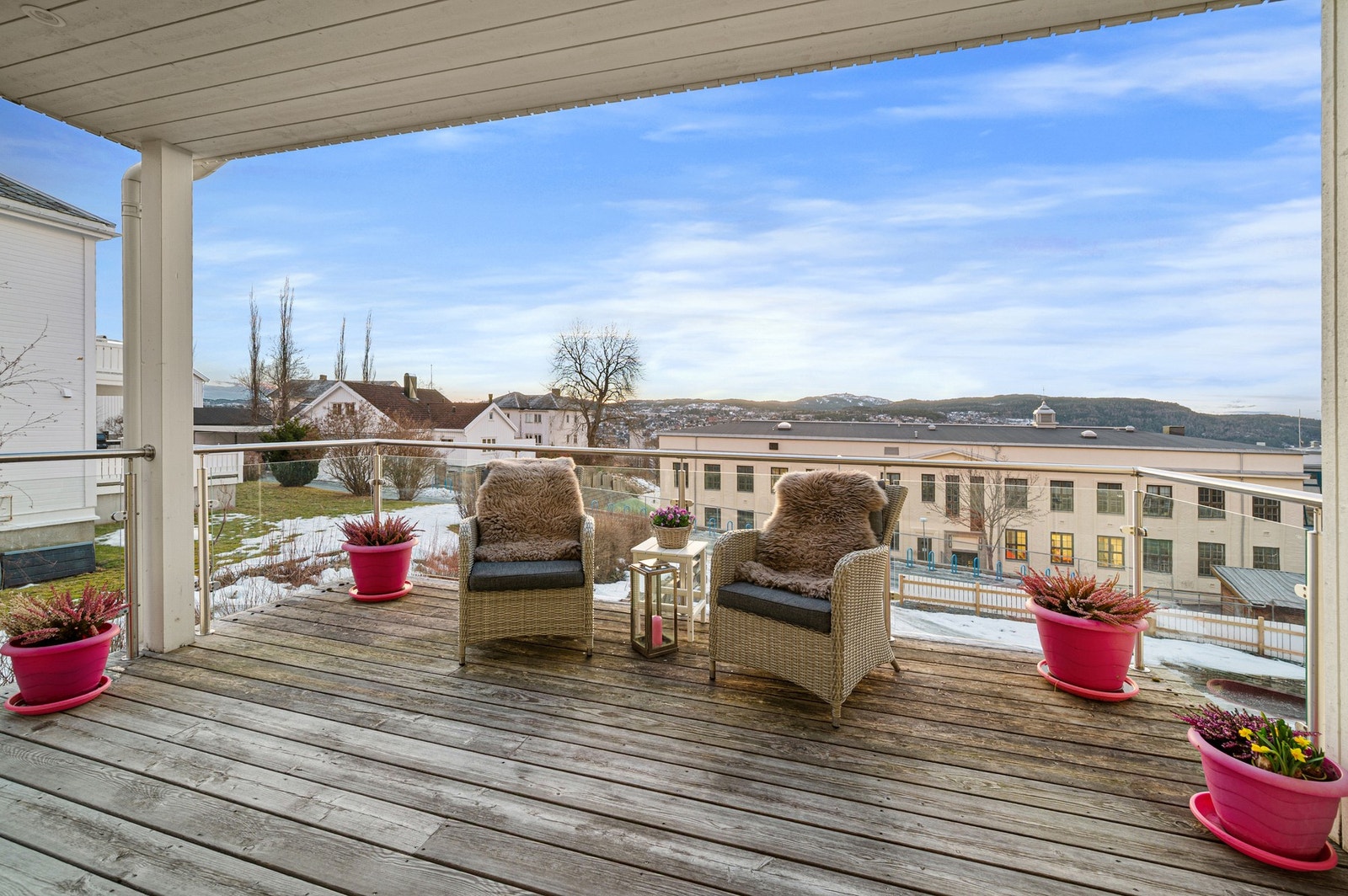 Utgang til terrasse på 13, 5 kvadramteter. Galleribilde