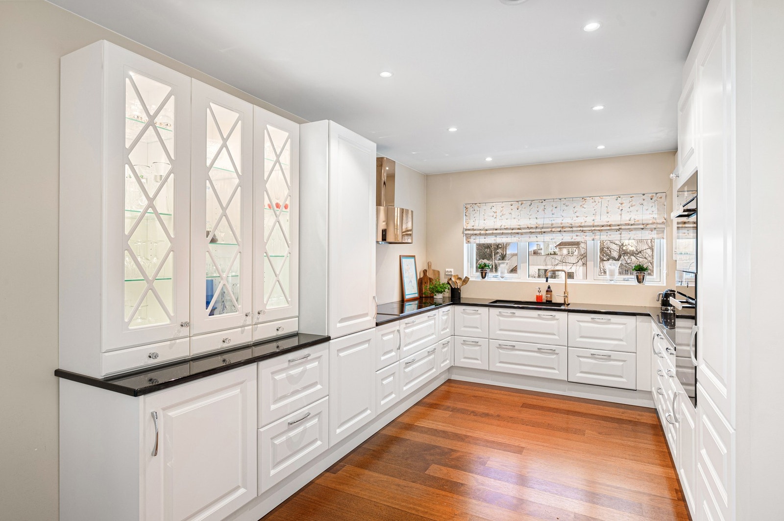 Stort og fint kvalitetskjøkken fra JKE. Galleribilde