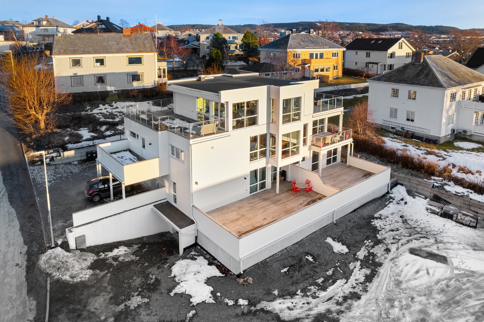 Boligen har en attraktiv beliggenhet på Berg, hvor det sjeldent omsettes boliger i det åpne markedet. Galleribilde