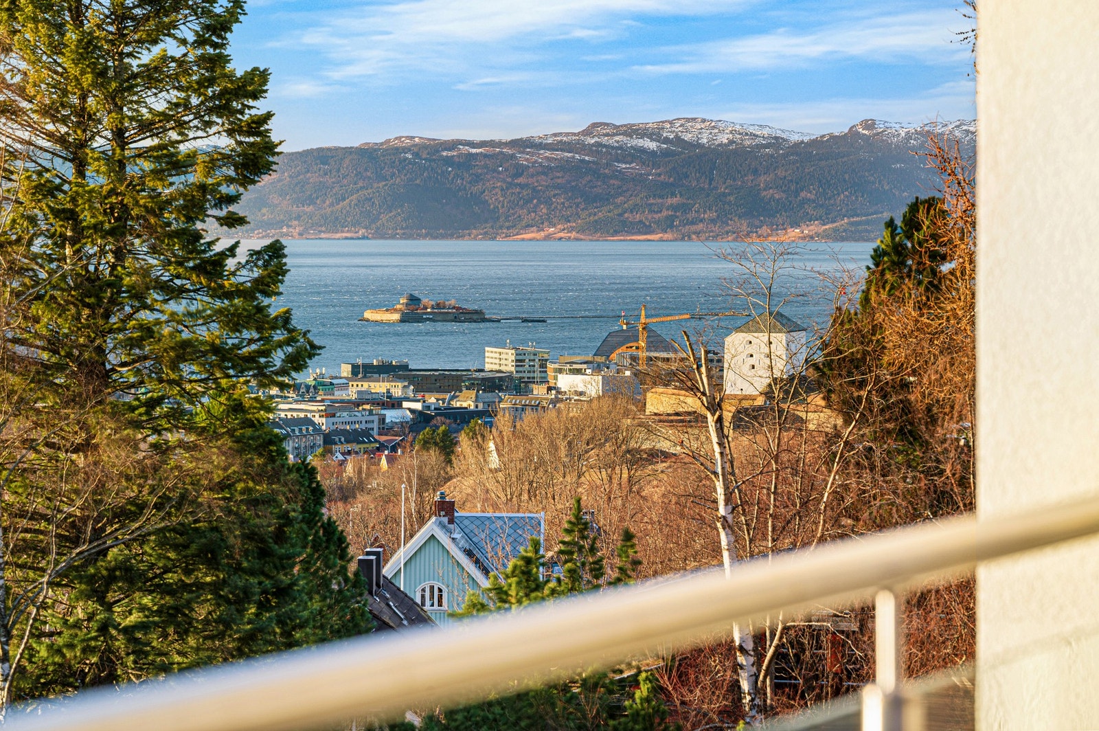 Her i fra kan se flere av byens landemerker NTNU, Nidarosdomen, Nidelven og Munkholmen. Galleribilde