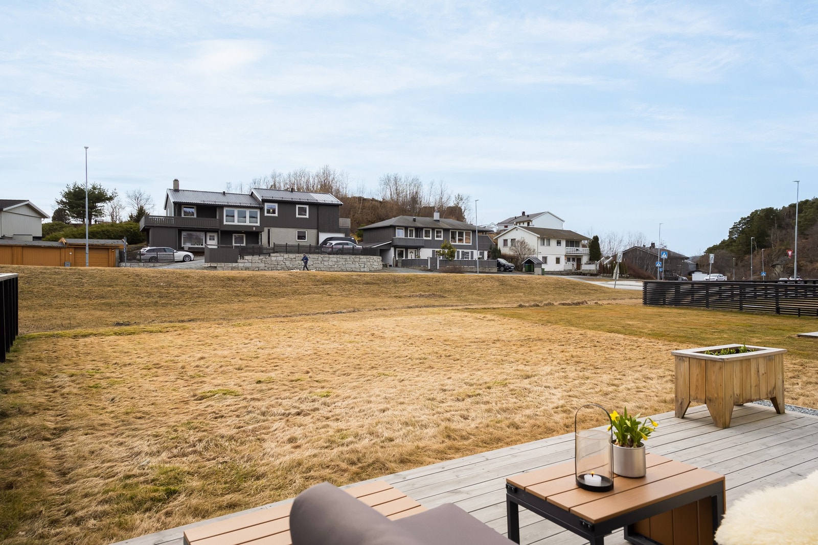 Herlig hage på baksiden. Galleribilde