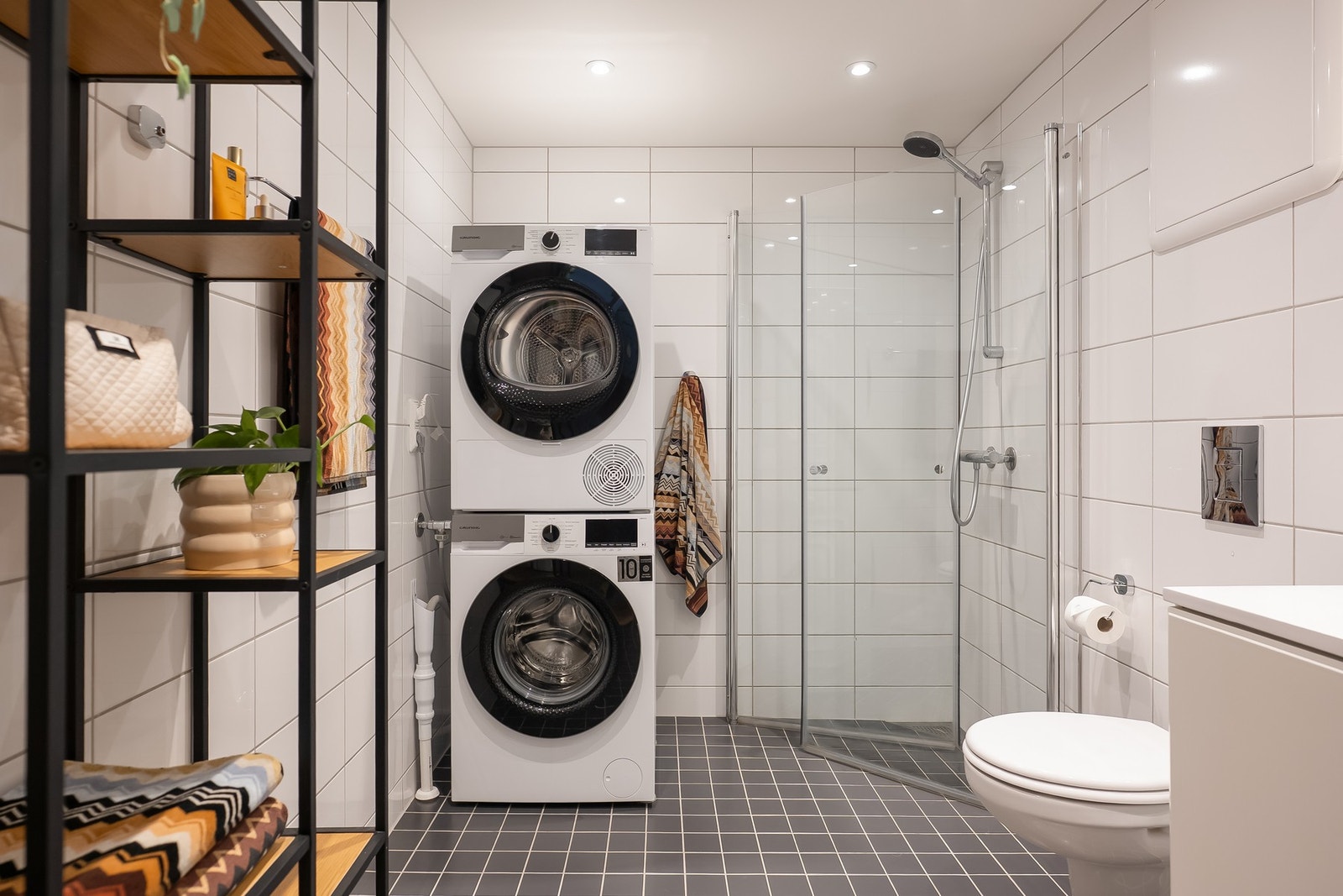 Flislagt baderom med behagelig varme i gulvet. Galleribilde