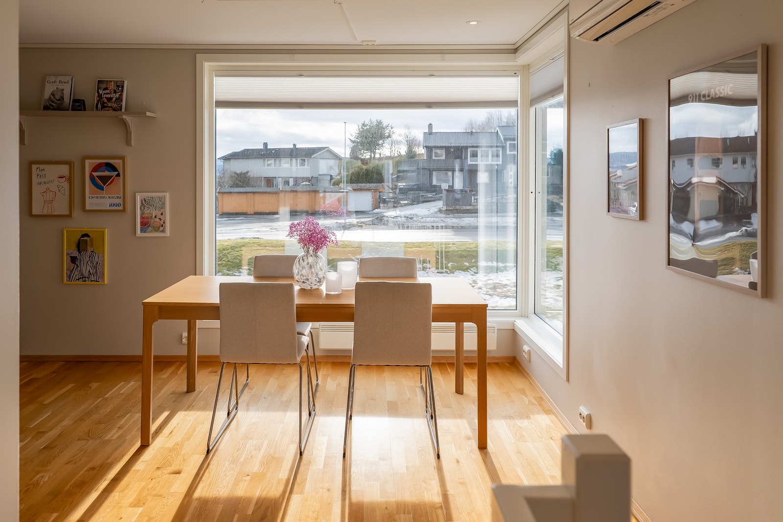 Videre har man fin spisestuedel i tilknytning til kjøkken. Galleribilde