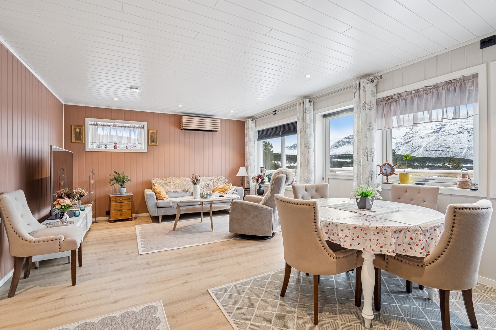 Stue og kjøkken Galleribilde