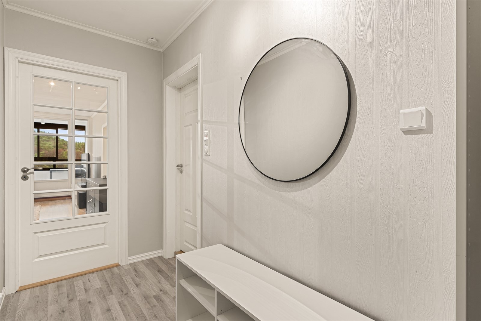 Badet har tilkomst fra gangen. Galleribilde