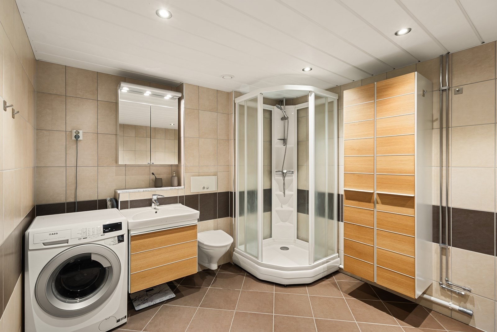 Leiligheten har et særdeles stort bad på 9,8 m². Galleribilde