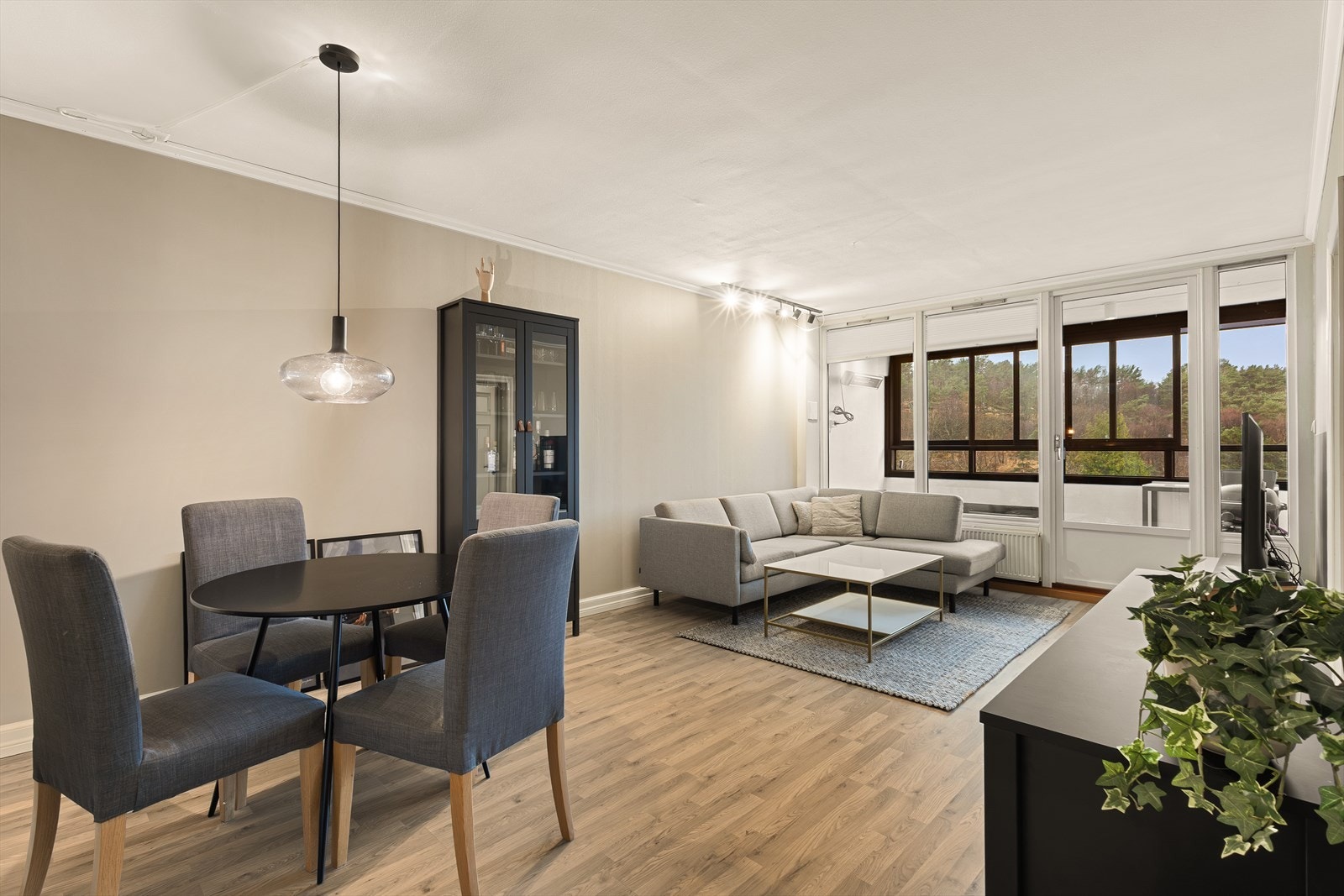 Eiendomsmegler Norge v/ Anja Jaf har gleden av å presentere Vadmyrveien 4! Galleribilde