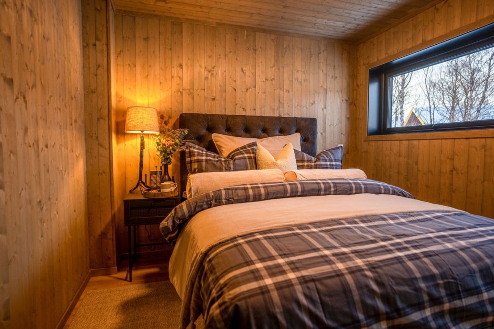 Her er det 2 soverom som fint får plass til dobbeltseng. Galleribilde