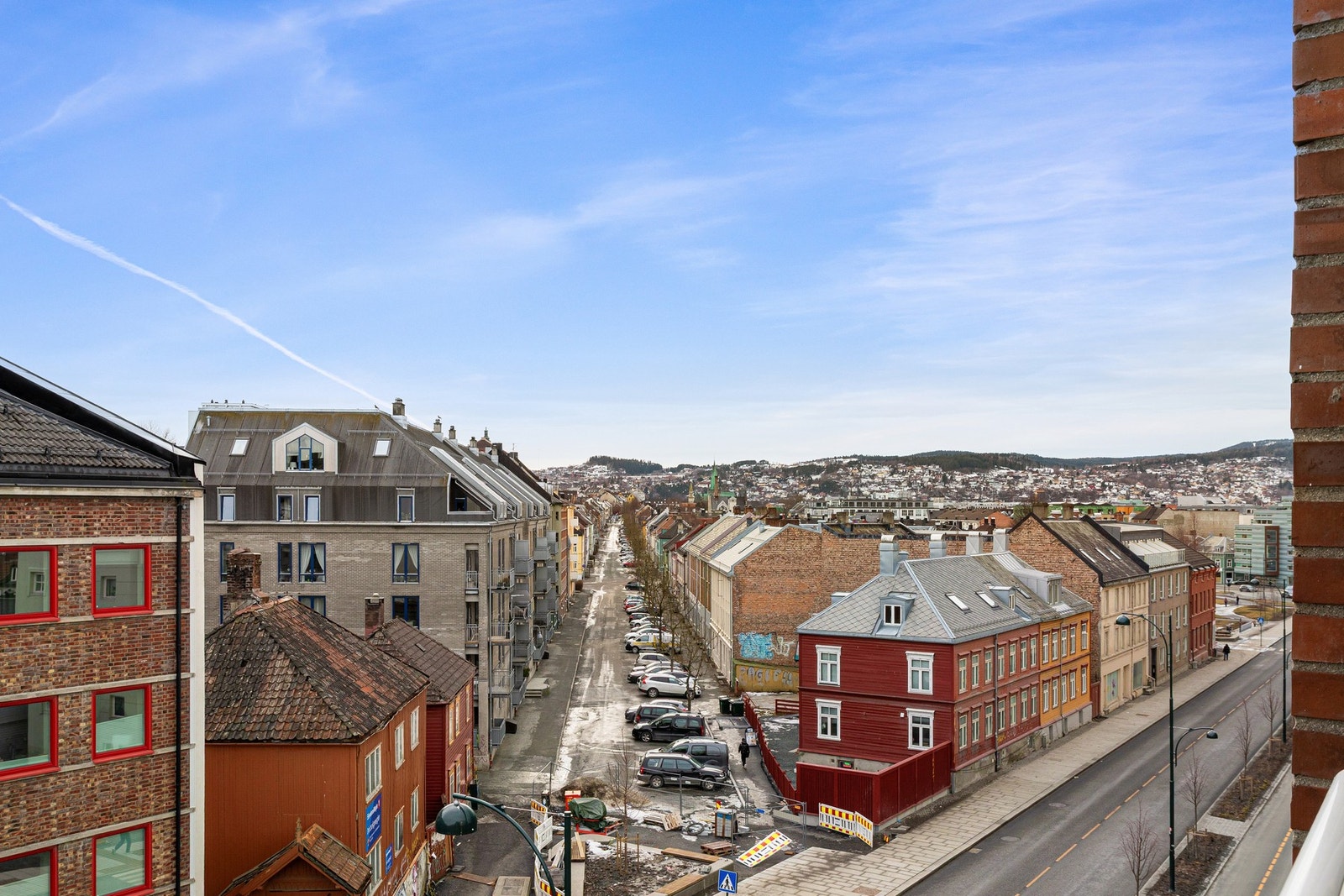 Flott utsikt over byen fra balkongen. Galleribilde