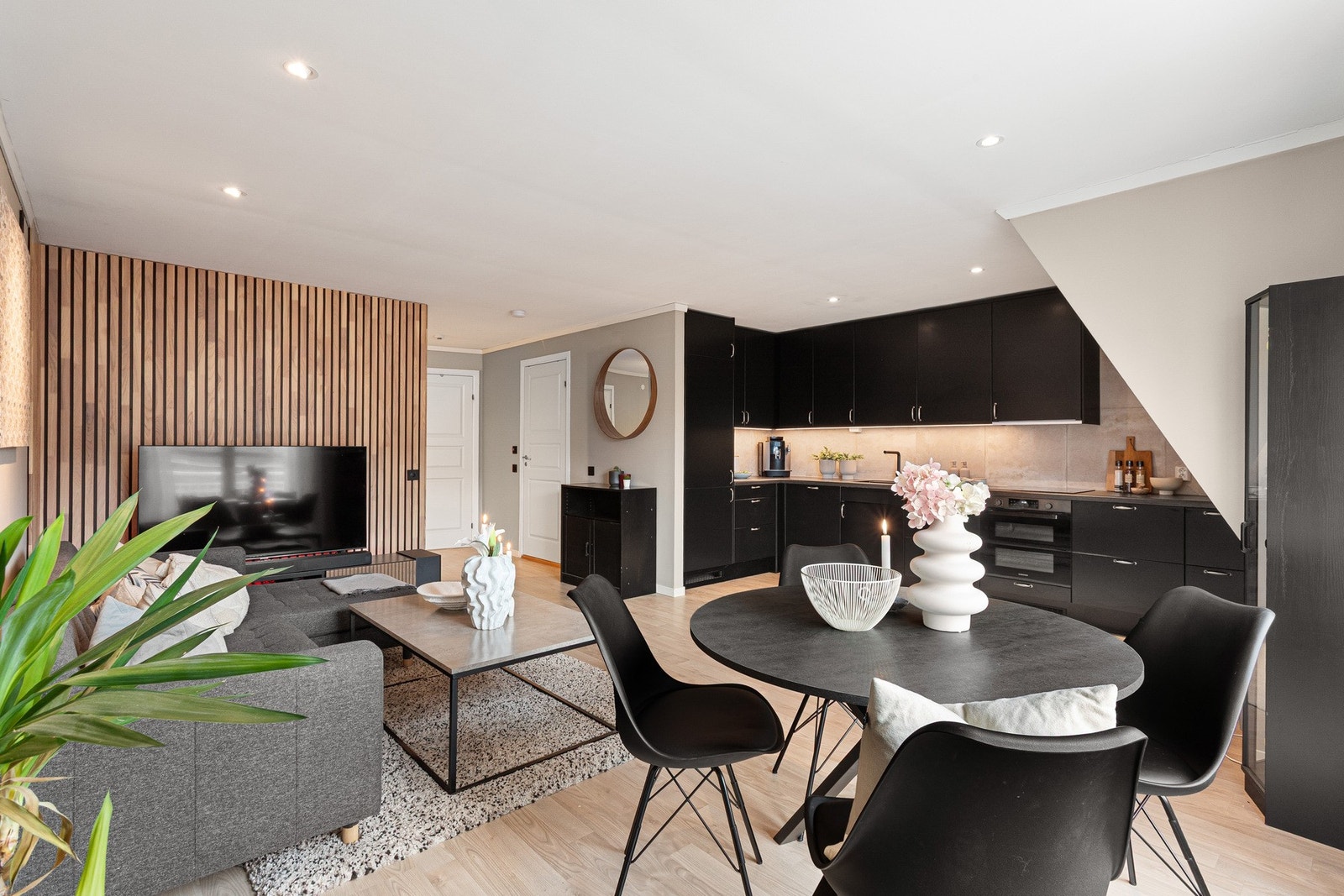 Leiligheten har et bruksareal på 74 kvm, og har fine oppholdsrom som er lett å innrede. Galleribilde